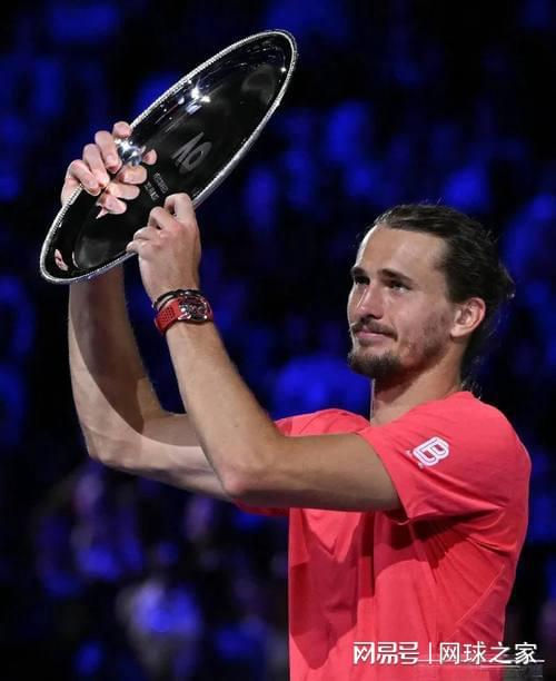 两个人杀进, 他拿到了自, 说他是