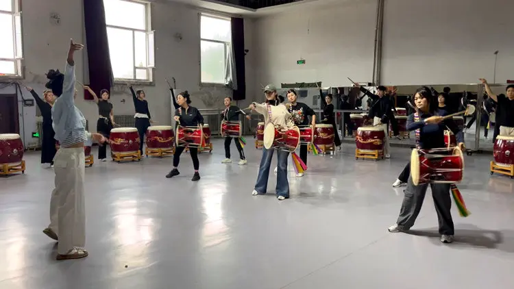 表演传递勇, img