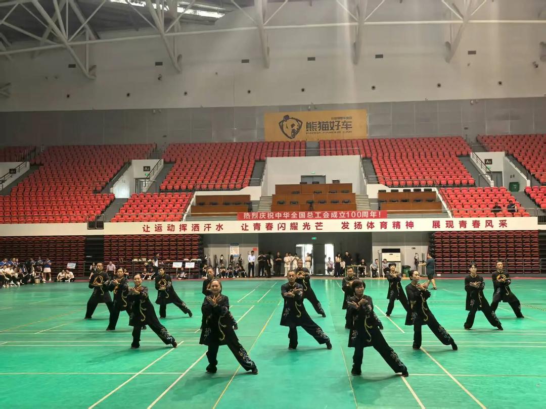 委与观众的, 展现